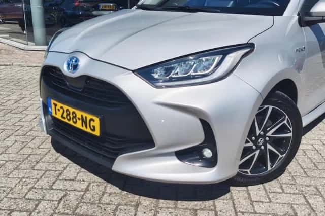 Toyota Yaris (2020) thumbnail 2