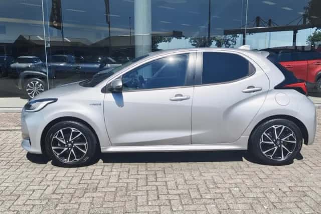 Toyota Yaris (2020) thumbnail 3