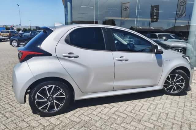Toyota Yaris (2020) thumbnail 5