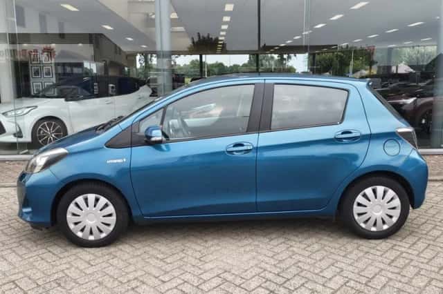 Toyota Yaris (2012) thumbnail 3