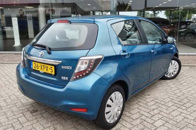 Toyota Yaris (2012) thumbnail 4
