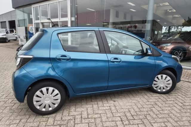 Toyota Yaris (2012) thumbnail 5