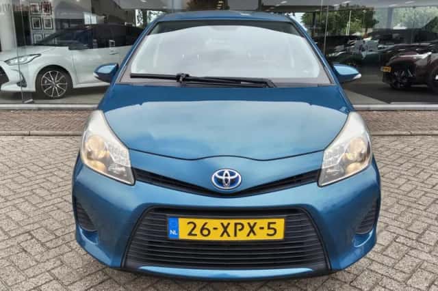 Toyota Yaris (2012) thumbnail 6