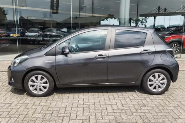 Toyota Yaris (2014) thumbnail 3