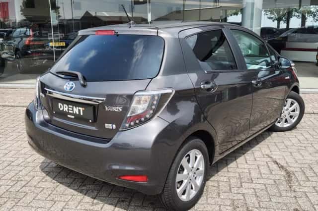 Toyota Yaris (2014) thumbnail 4