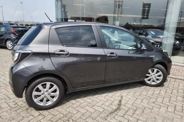 Toyota Yaris (2014) thumbnail 5