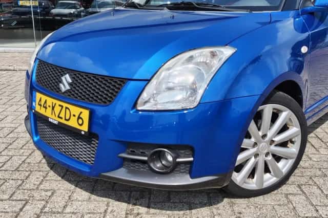 Suzuki Swift (2010) thumbnail 2