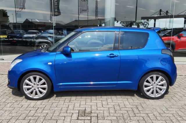Suzuki Swift (2010) thumbnail 3