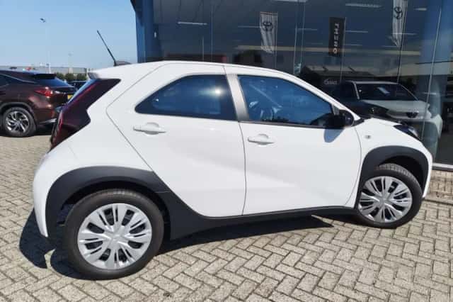Toyota Aygo (2024) thumbnail 5