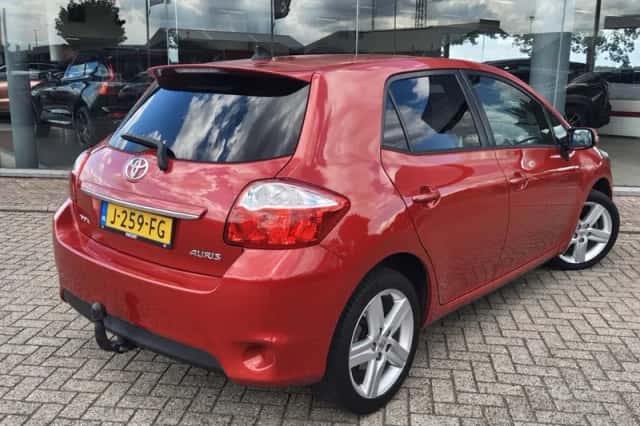 Toyota Auris (2012) thumbnail 4