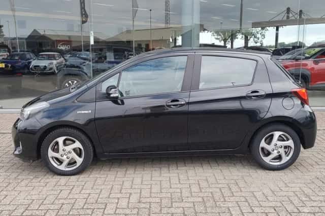 Toyota Yaris (2016) thumbnail 3
