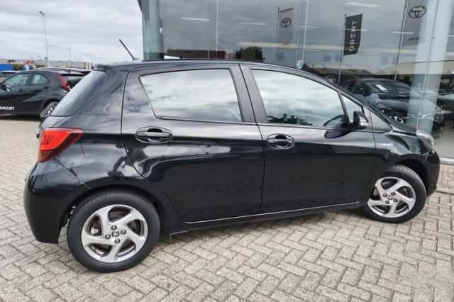 Toyota Yaris (2016) thumbnail 5
