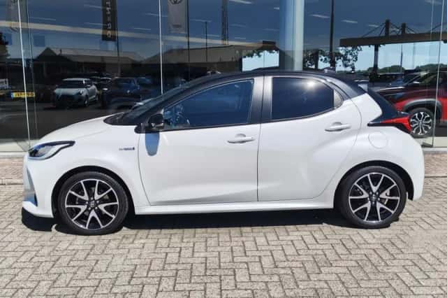 Toyota Yaris (2020) thumbnail 3