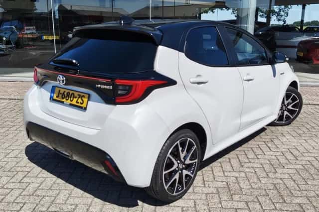 Toyota Yaris (2020) thumbnail 4