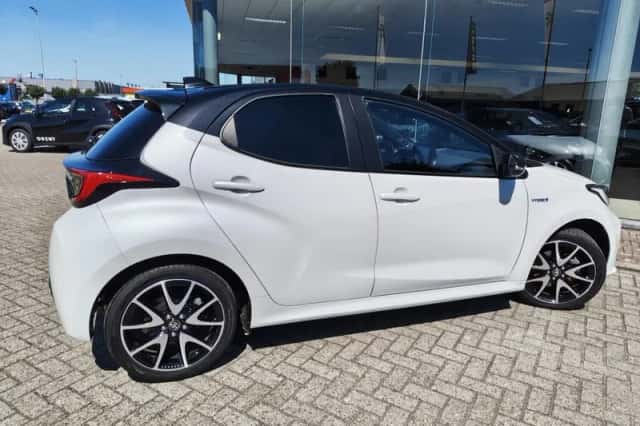 Toyota Yaris (2020) thumbnail 5