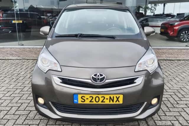 Toyota Verso-S (2015) thumbnail 6