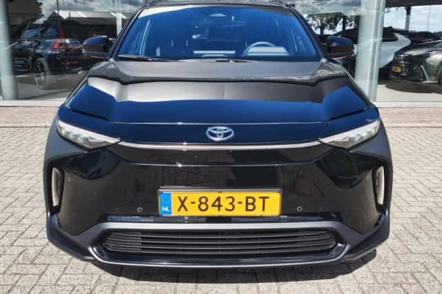 Toyota bZ4X (2023) thumbnail 6