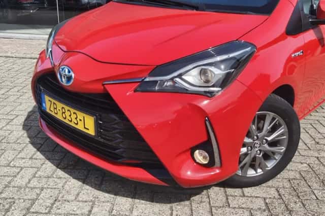 Toyota Yaris (2019) thumbnail 2