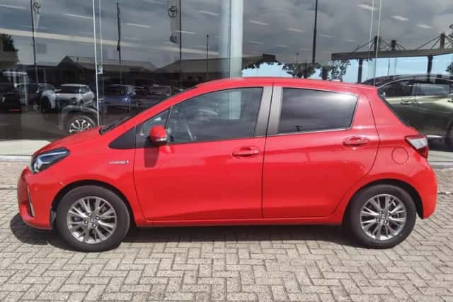 Toyota Yaris (2019) thumbnail 3