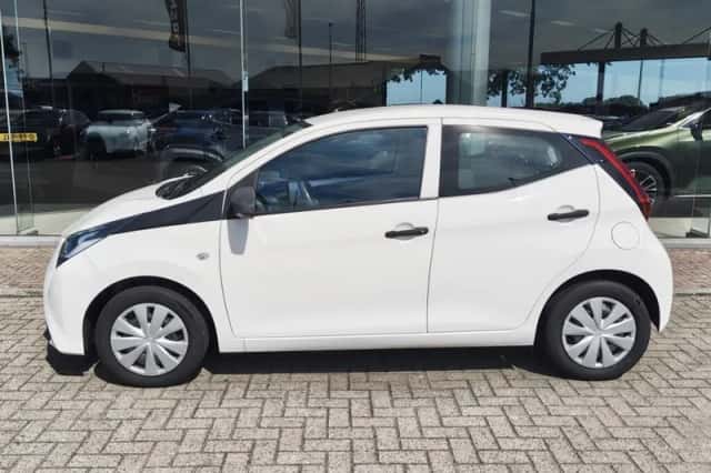 Toyota Aygo (2019) thumbnail 3