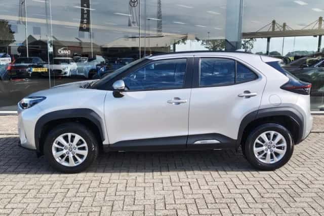 Toyota Yaris Cross (2024) thumbnail 3