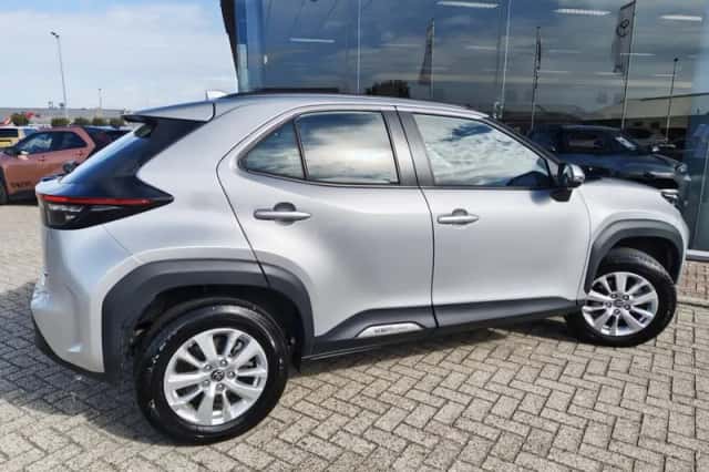 Toyota Yaris Cross (2024) thumbnail 5