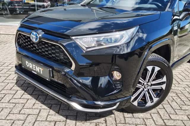 Toyota RAV4 (2021) thumbnail 2