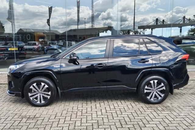 Toyota RAV4 (2021) thumbnail 3