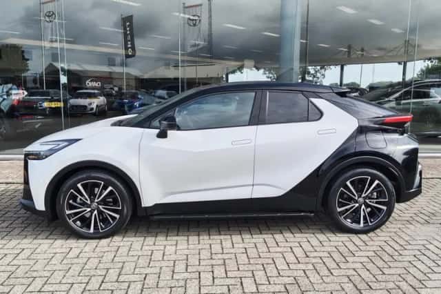 Toyota C-HR (2024) thumbnail 3