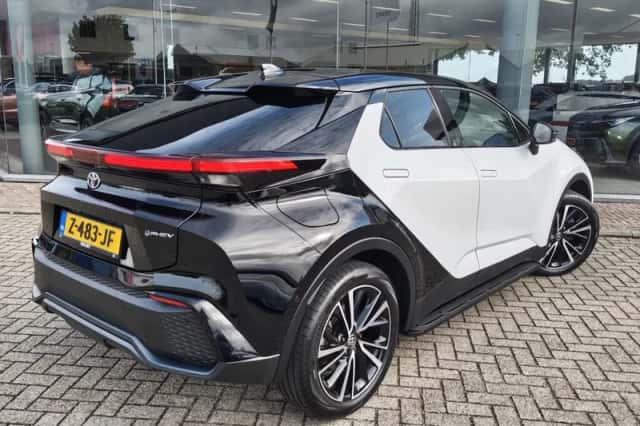 Toyota C-HR (2024) thumbnail 4