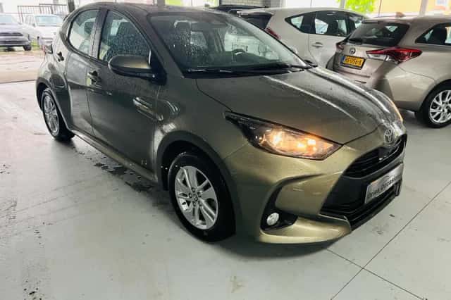 Toyota Yaris (2024) thumbnail 3