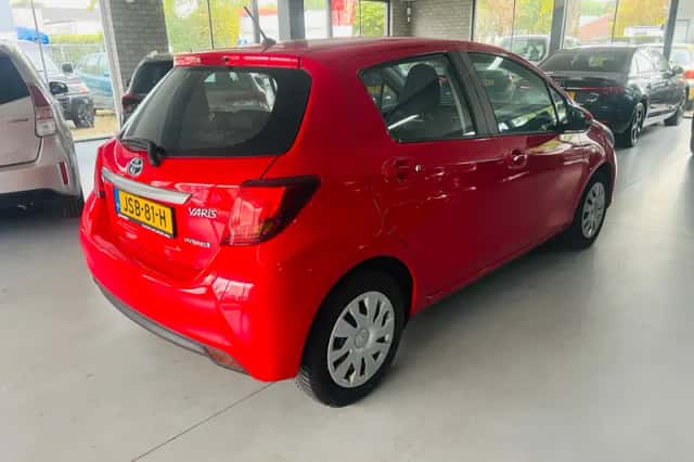 Toyota Yaris (2016) thumbnail 4