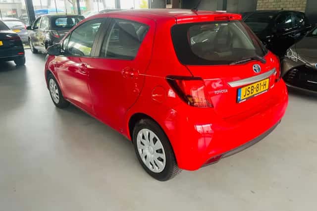 Toyota Yaris (2016) thumbnail 5