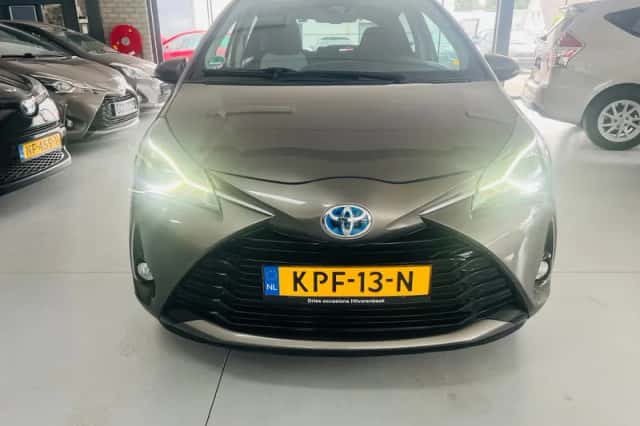 Toyota Yaris (2019) thumbnail 2