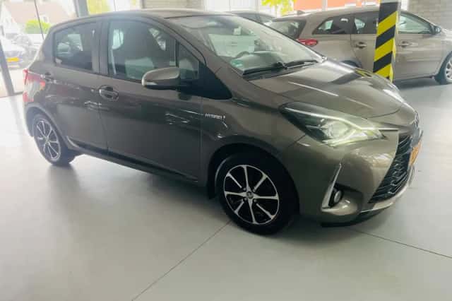Toyota Yaris (2019) thumbnail 3