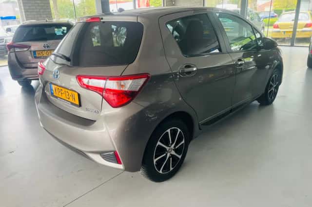 Toyota Yaris (2019) thumbnail 4