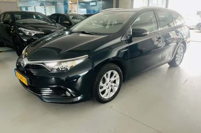 Toyota Auris (2015) thumbnail 1