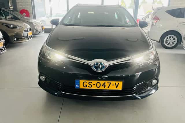 Toyota Auris (2015) thumbnail 2