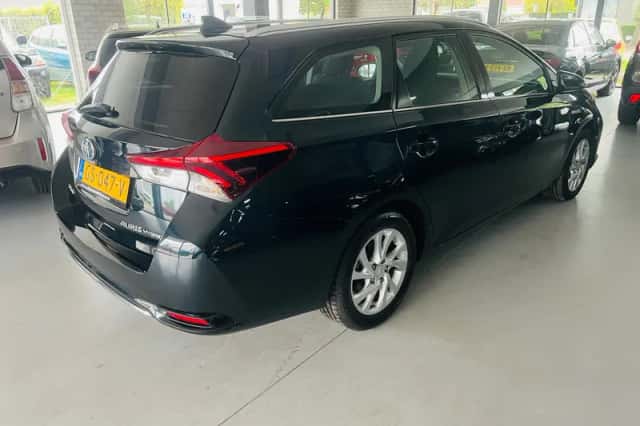 Toyota Auris (2015) thumbnail 4