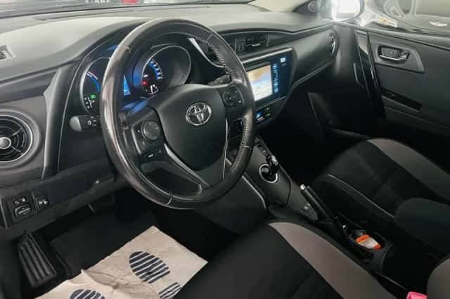 Toyota Auris (2015) thumbnail 6