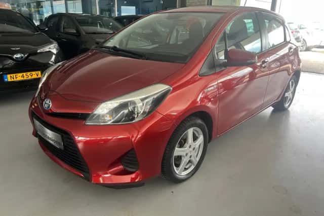 Toyota Yaris (2012) thumbnail 1