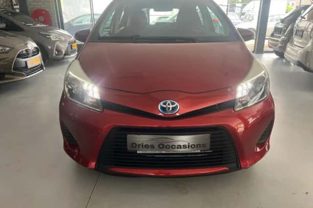 Toyota Yaris (2012) thumbnail 2
