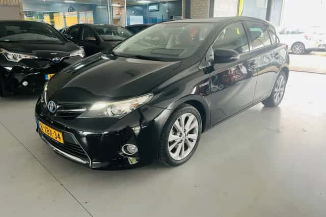 Toyota Auris (2013) thumbnail 1