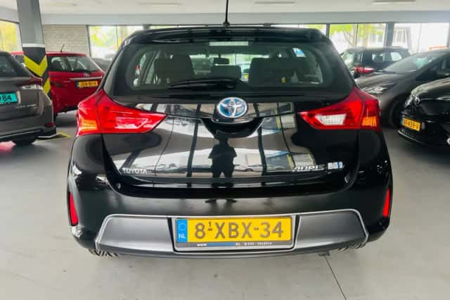 Toyota Auris (2013) thumbnail 5