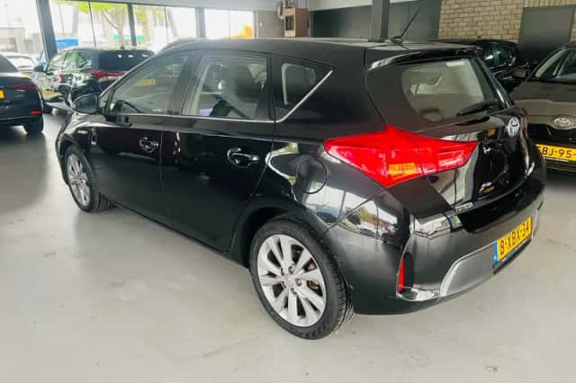 Toyota Auris (2013) thumbnail 6
