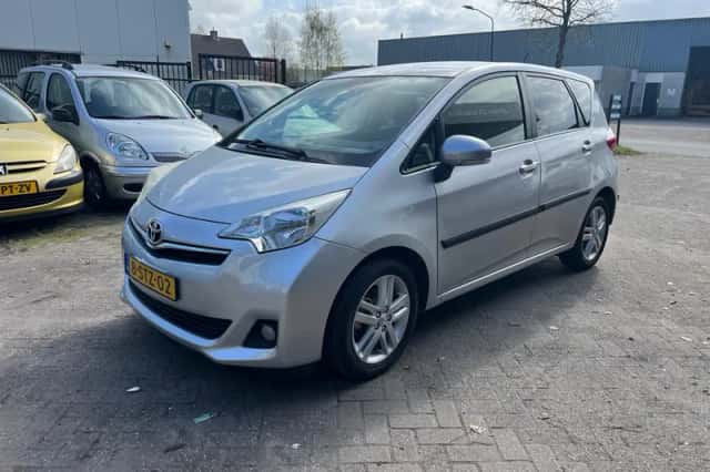 Toyota Verso (2013) thumbnail 1