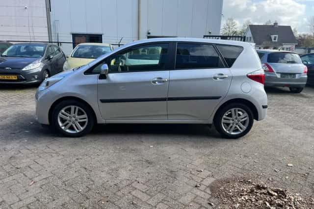 Toyota Verso (2013) thumbnail 3