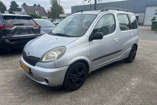 Toyota Yaris Verso (2002) thumbnail 1