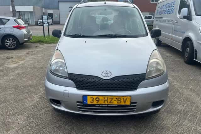 Toyota Yaris Verso (2002) thumbnail 2