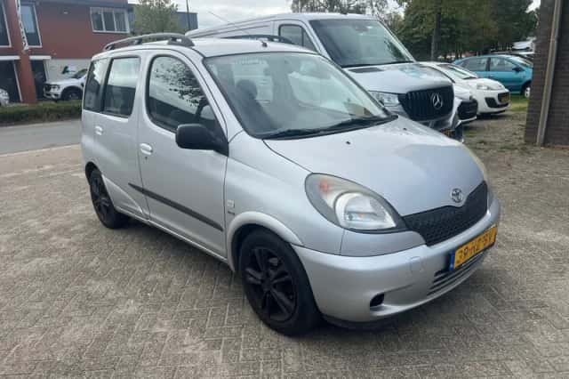 Toyota Yaris Verso (2002) thumbnail 3